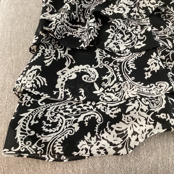 ADRIANNA PAPELL BLACK WHITE FLORAL DESIGN DRESS Size 10 - Picture 5 of 16